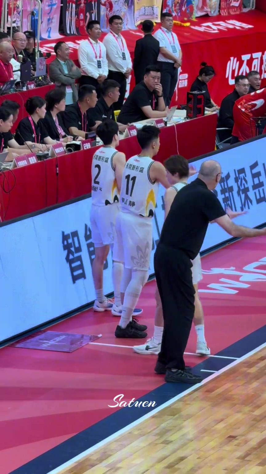 無奈的一家三口！絕望的教練，氣瘋了的皮總！