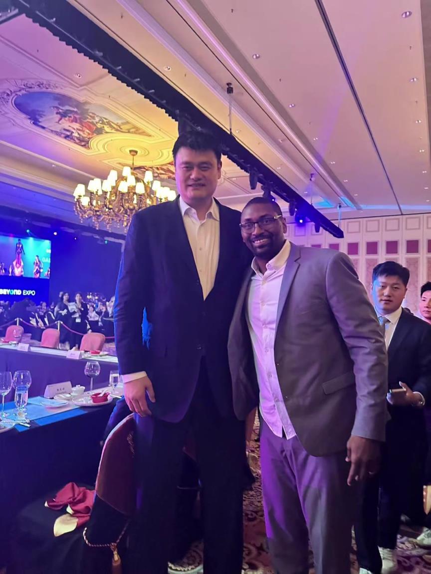 阿泰斯特曬與姚明合照：這是我最喜歡的隊友 姚??！