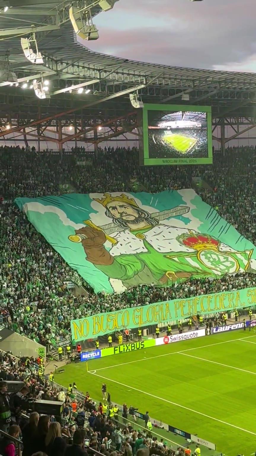 沖擊獎(jiǎng)杯！貝蒂斯球迷這巨型Tifo太有氣勢(shì)了